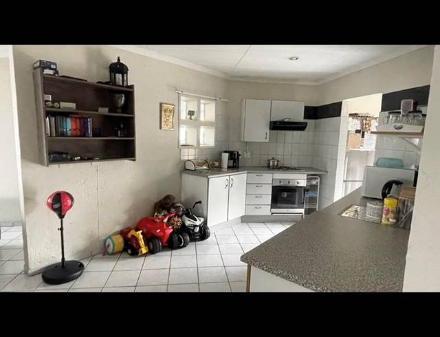 2 BEDROOM TOWNHOUSE FOR SALE IN CELTISDAL